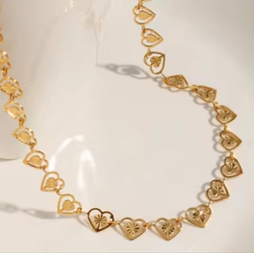 Elegant Stainless Steel Heart Bracelet - Picture 5 of 6